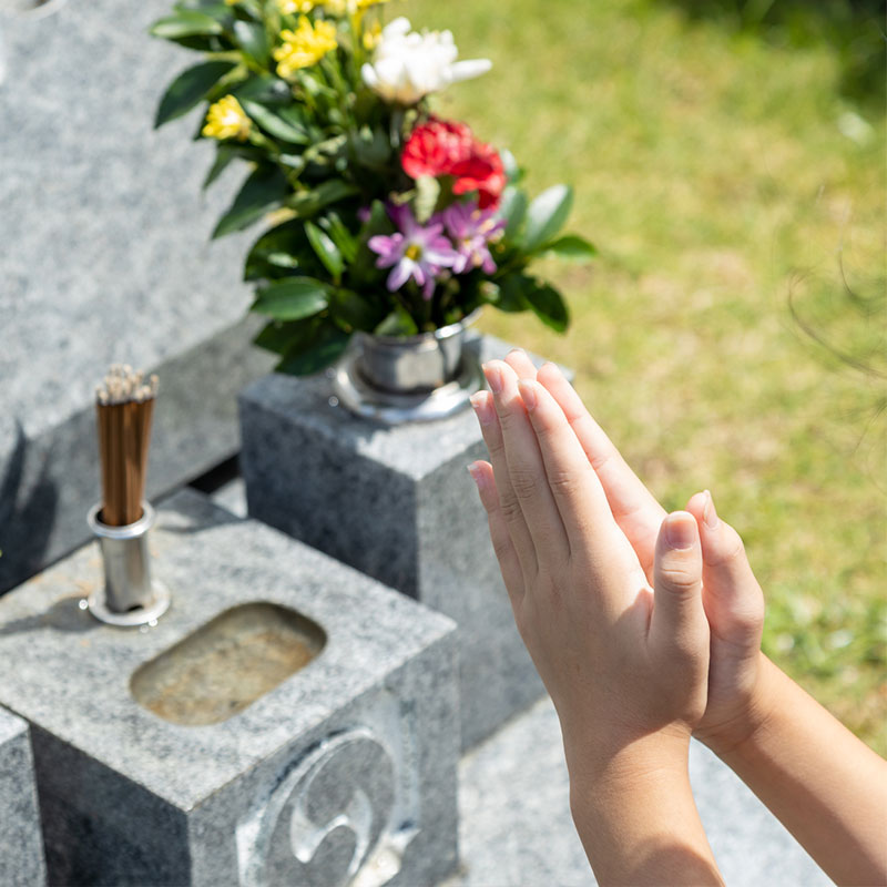 新しいお墓へご遺骨を納骨